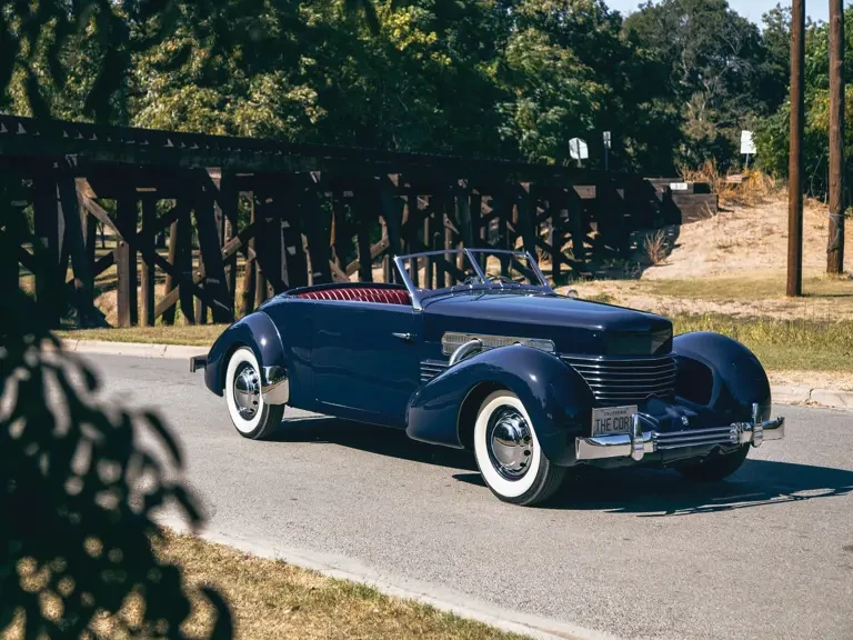 1937 Cord 810 & 812 - Image 2 of 27