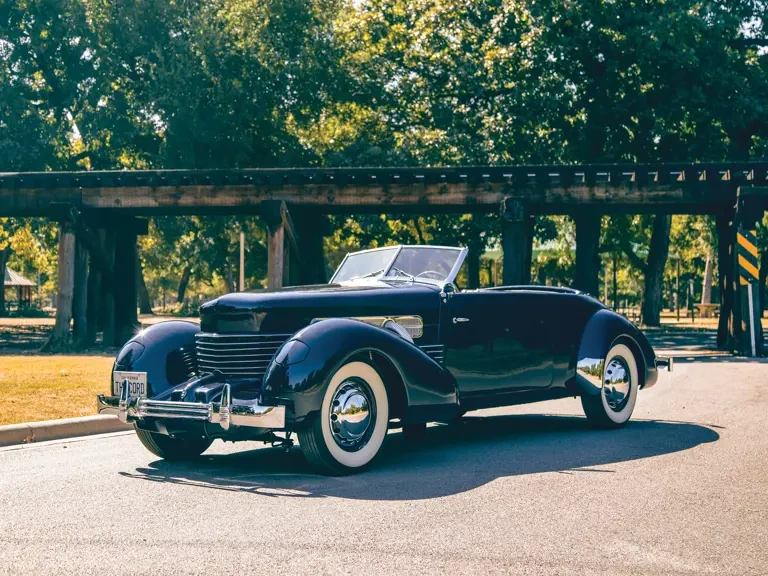 1937 Cord 810 & 812 - Image 2 of 27
