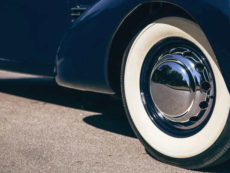1937 Cord 810 & 812 - Image 11 of 27