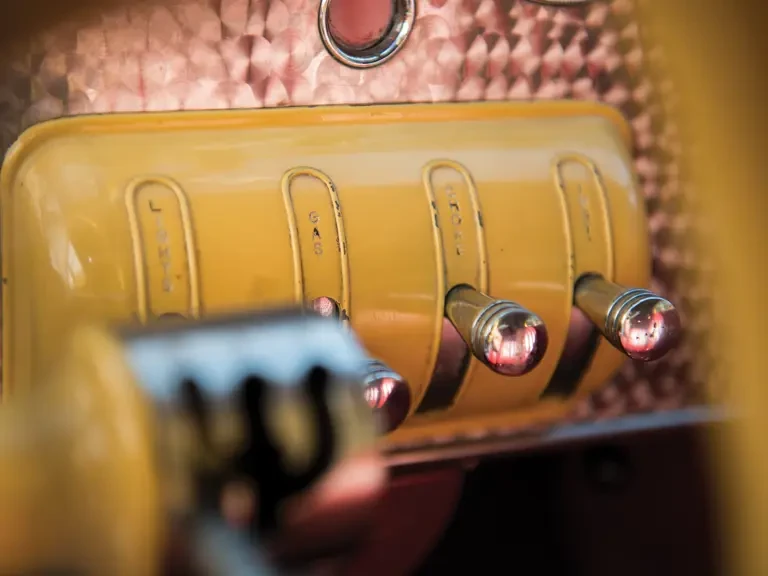 1937 Cord 810 & 812 - Image 30 of 31