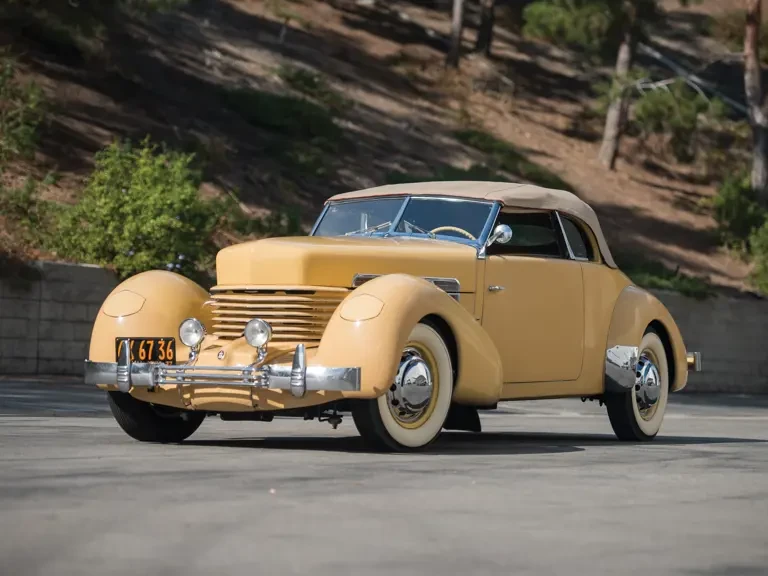 1937 Cord 810 & 812 - Image 2 of 31