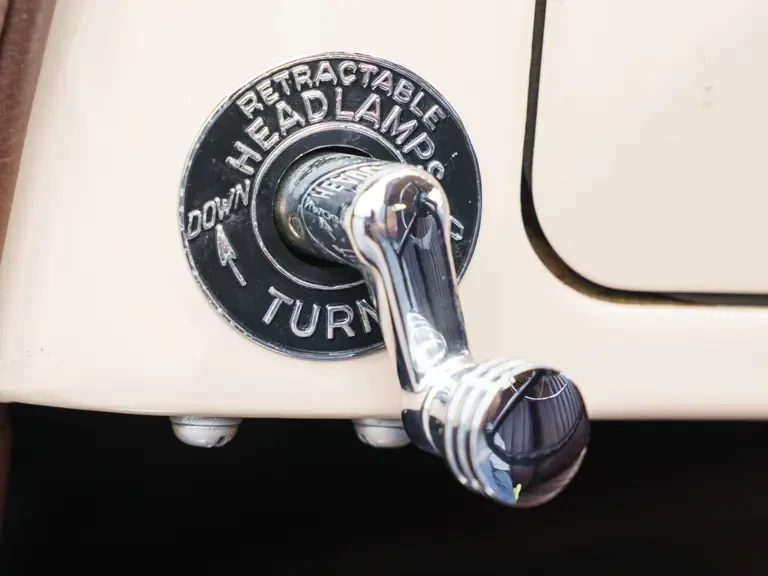 1937 Cord 810 & 812 - Image 15 of 31