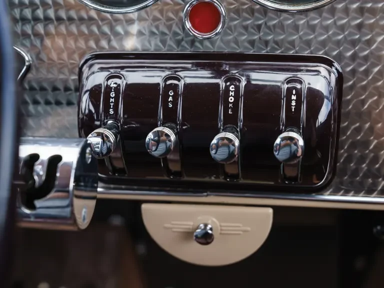 1937 Cord 810 & 812 - Image 16 of 31