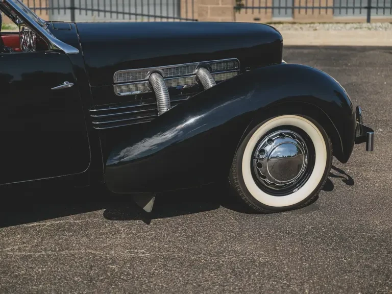 1937 Cord 810 & 812 - Image 14 of 31