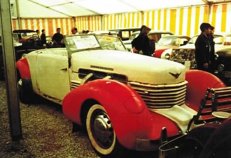 1937 Cord 810 & 812 - Image 9 of 29