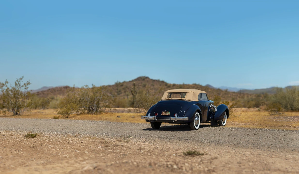 1937 Cord 810 & 812 - Image 28 of 31