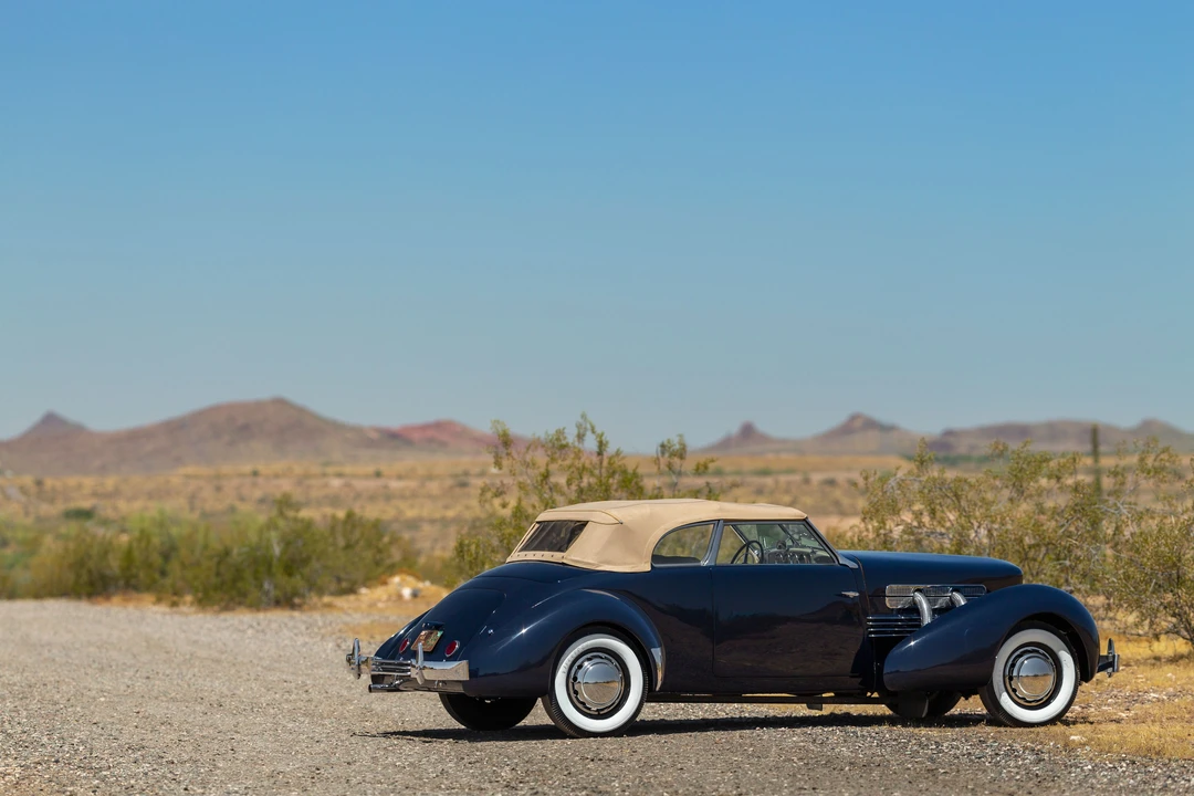 1937 Cord 810 & 812 - Image 25 of 31