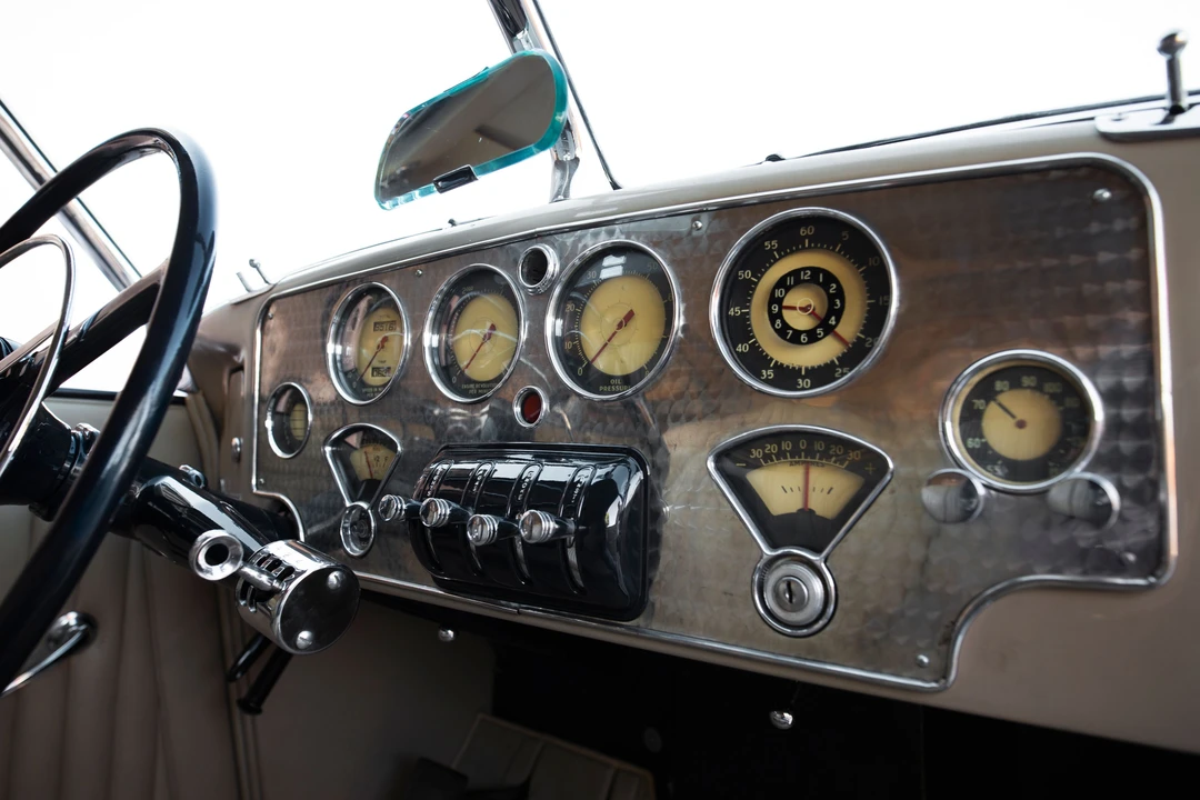 1937 Cord 810 & 812 - Image 11 of 31