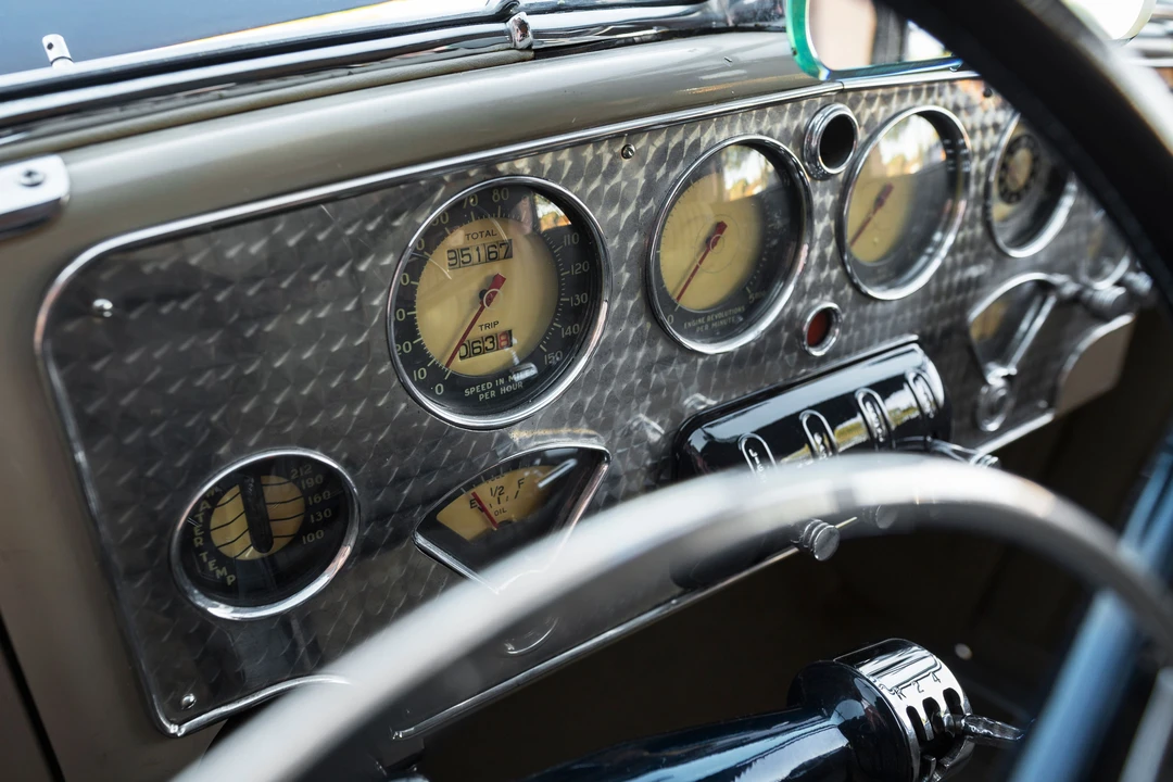 1937 Cord 810 & 812 - Image 16 of 31