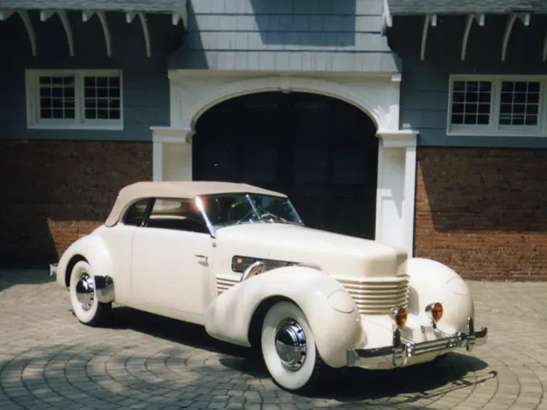 1937 Cord 810 & 812 - Image 2 of 2