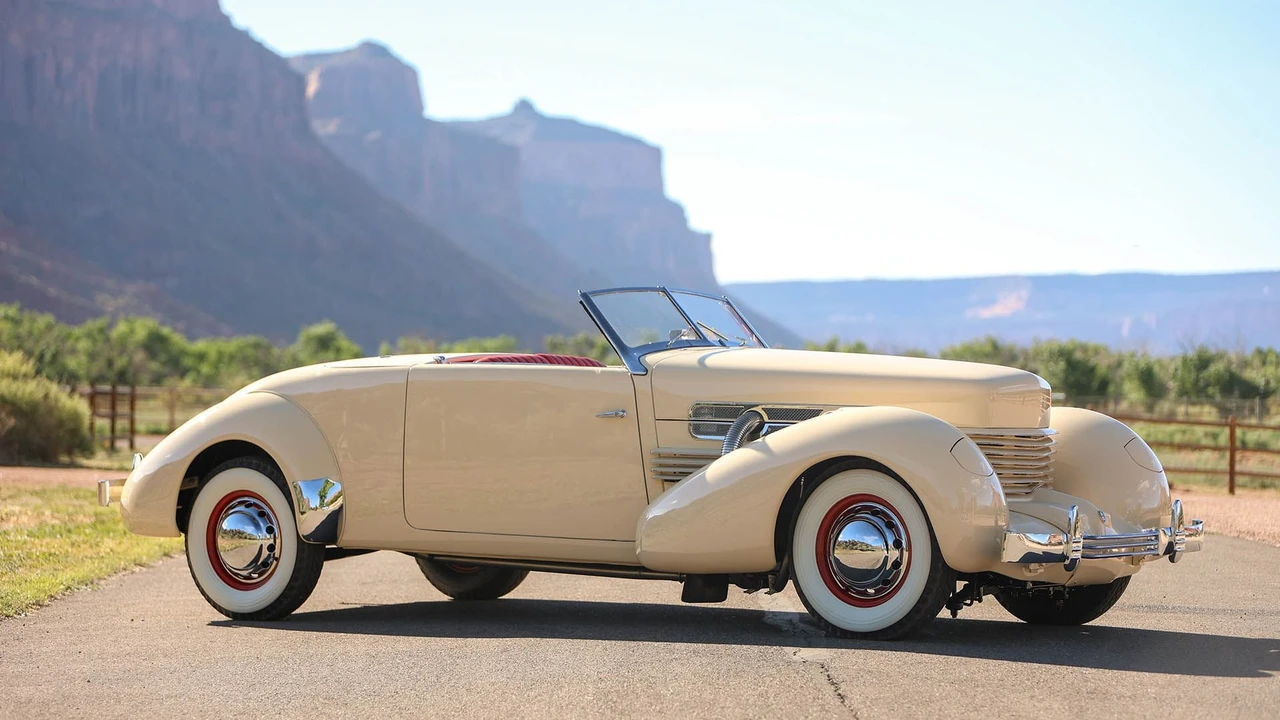 1937 Cord 810 & 812 - Image 6 of 31