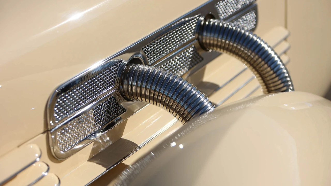 1937 Cord 810 & 812 - Image 28 of 31