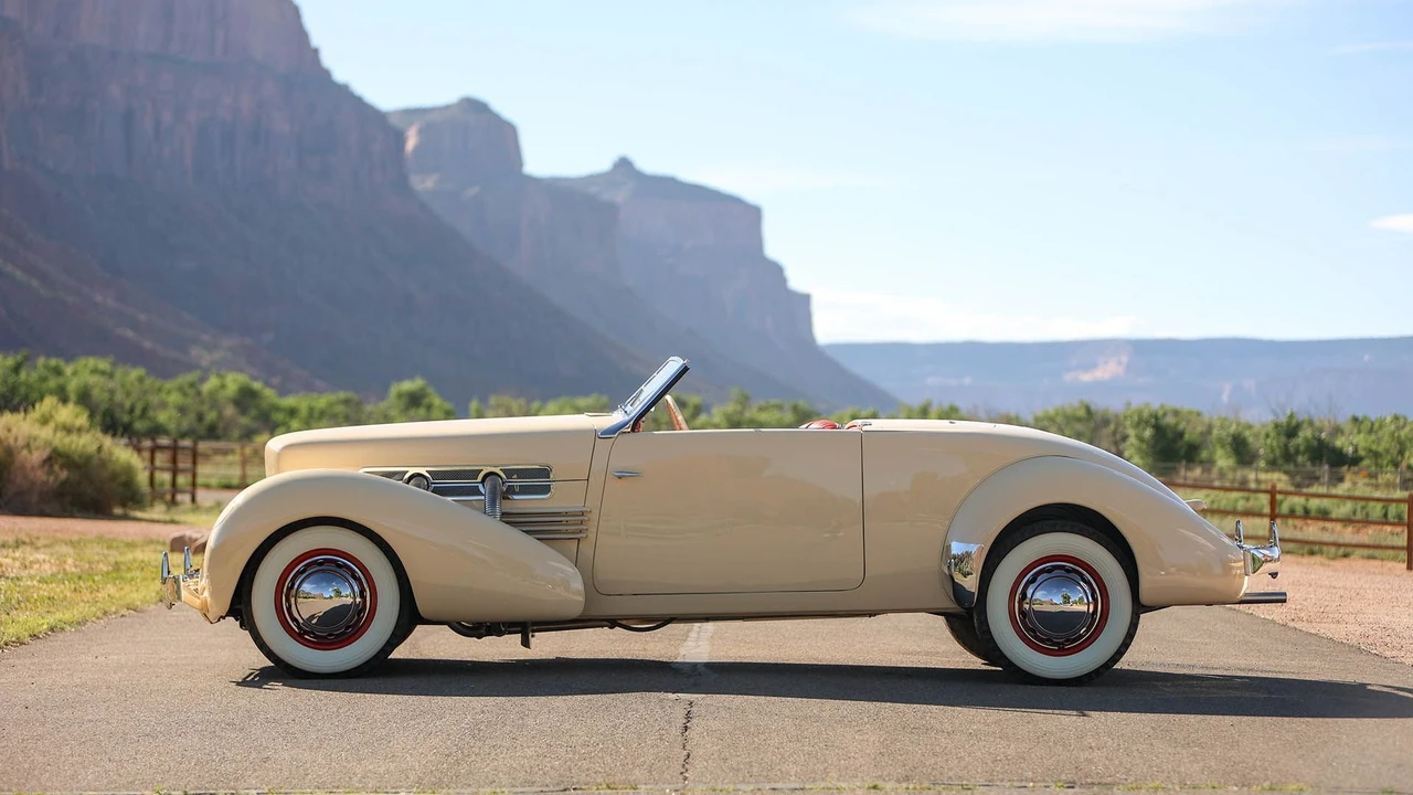 1937 Cord 810 & 812 - Image 7 of 31