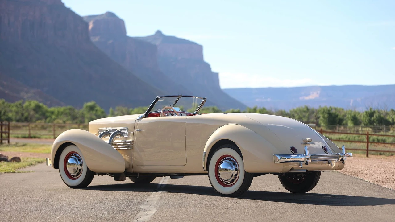 1937 Cord 810 & 812 - Image 11 of 31