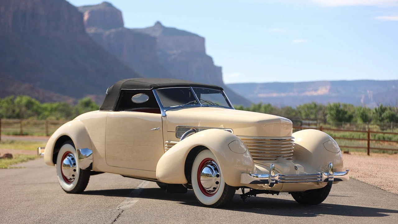 1937 Cord 810 & 812 - Image 14 of 31
