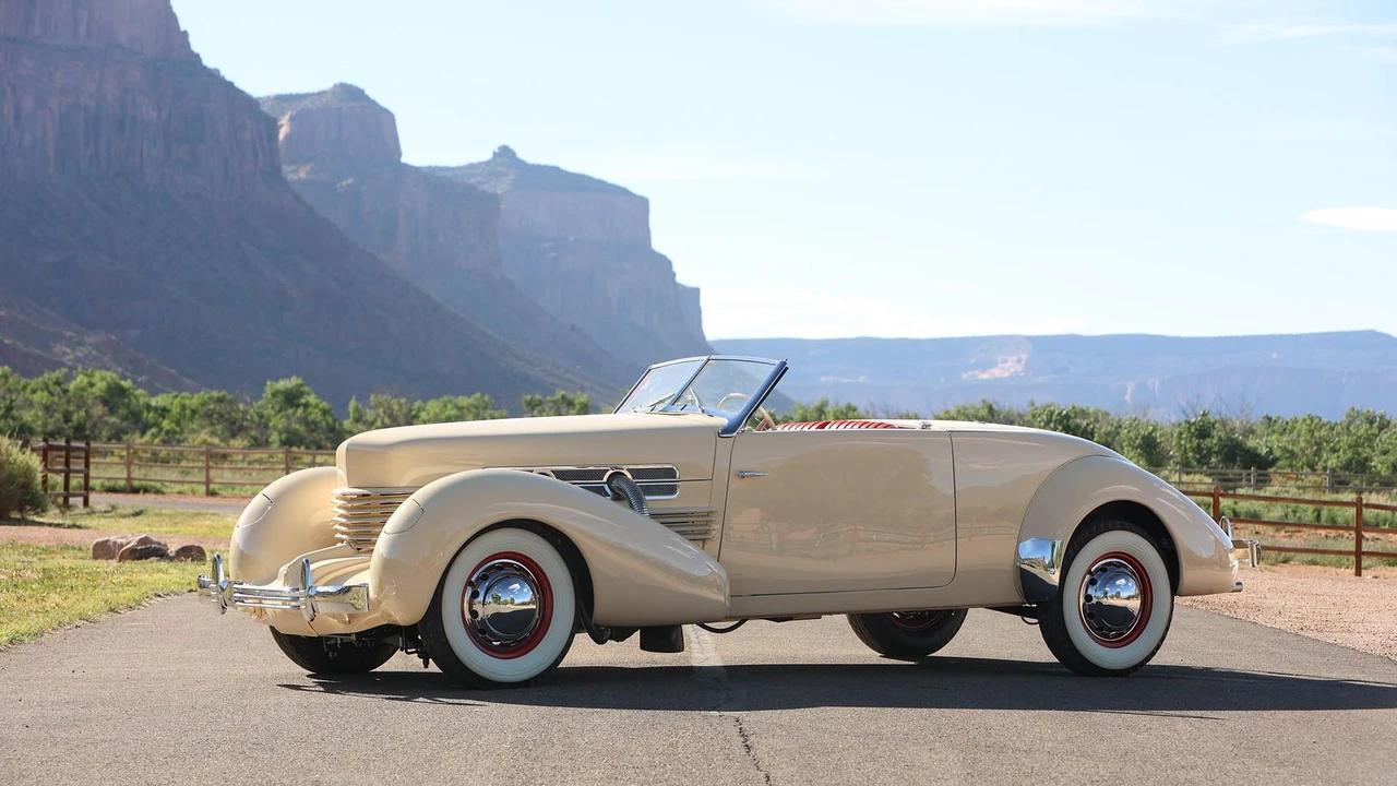 1937 Cord 810 & 812 - Image 4 of 31