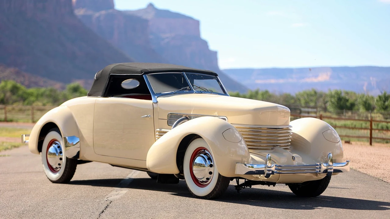 1937 Cord 810 & 812 - Image 19 of 31