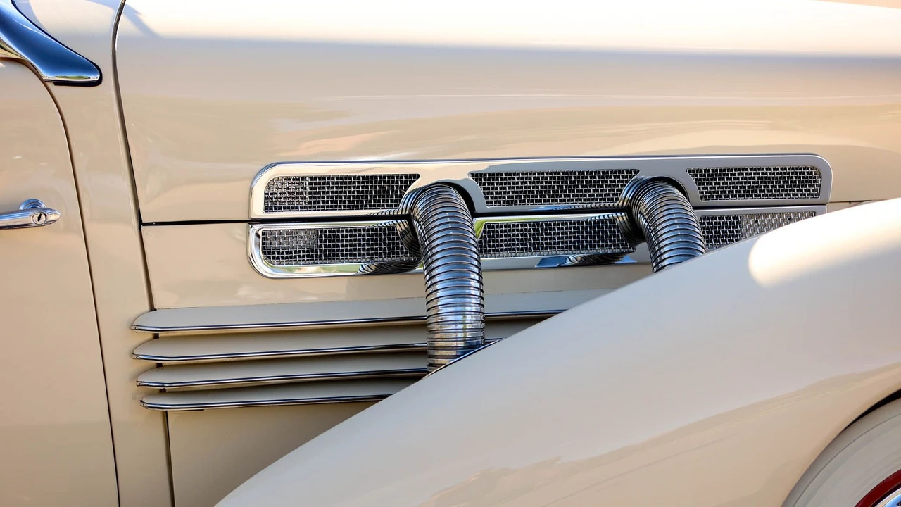 1937 Cord 810 & 812 - Image 27 of 31