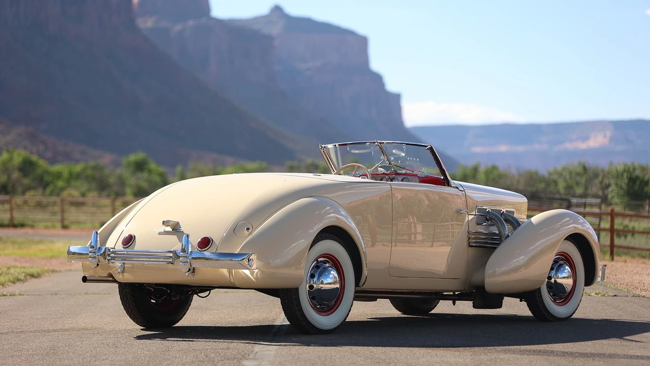 1937 Cord 810 & 812 - Image 12 of 31