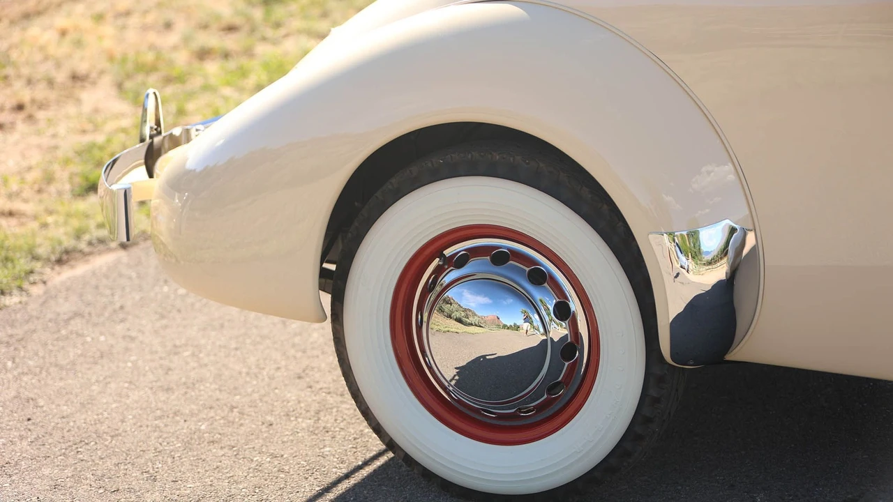 1937 Cord 810 & 812 - Image 30 of 31