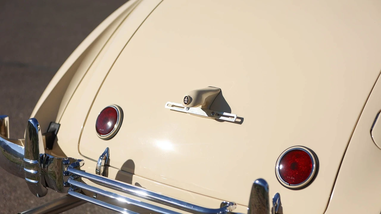 1937 Cord 810 & 812 - Image 21 of 31