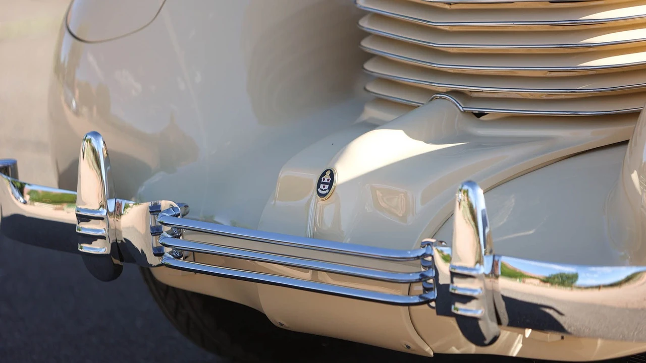 1937 Cord 810 & 812 - Image 25 of 31