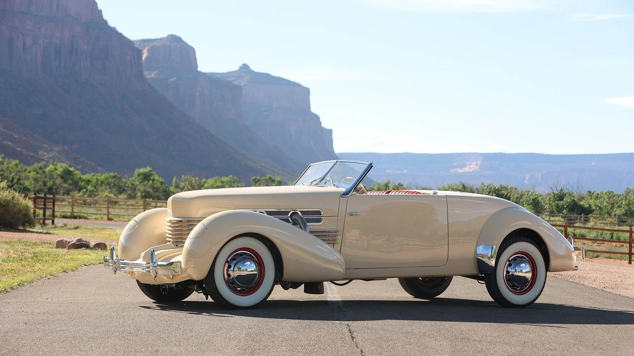 1937 Cord 810 & 812 - Image 3 of 31