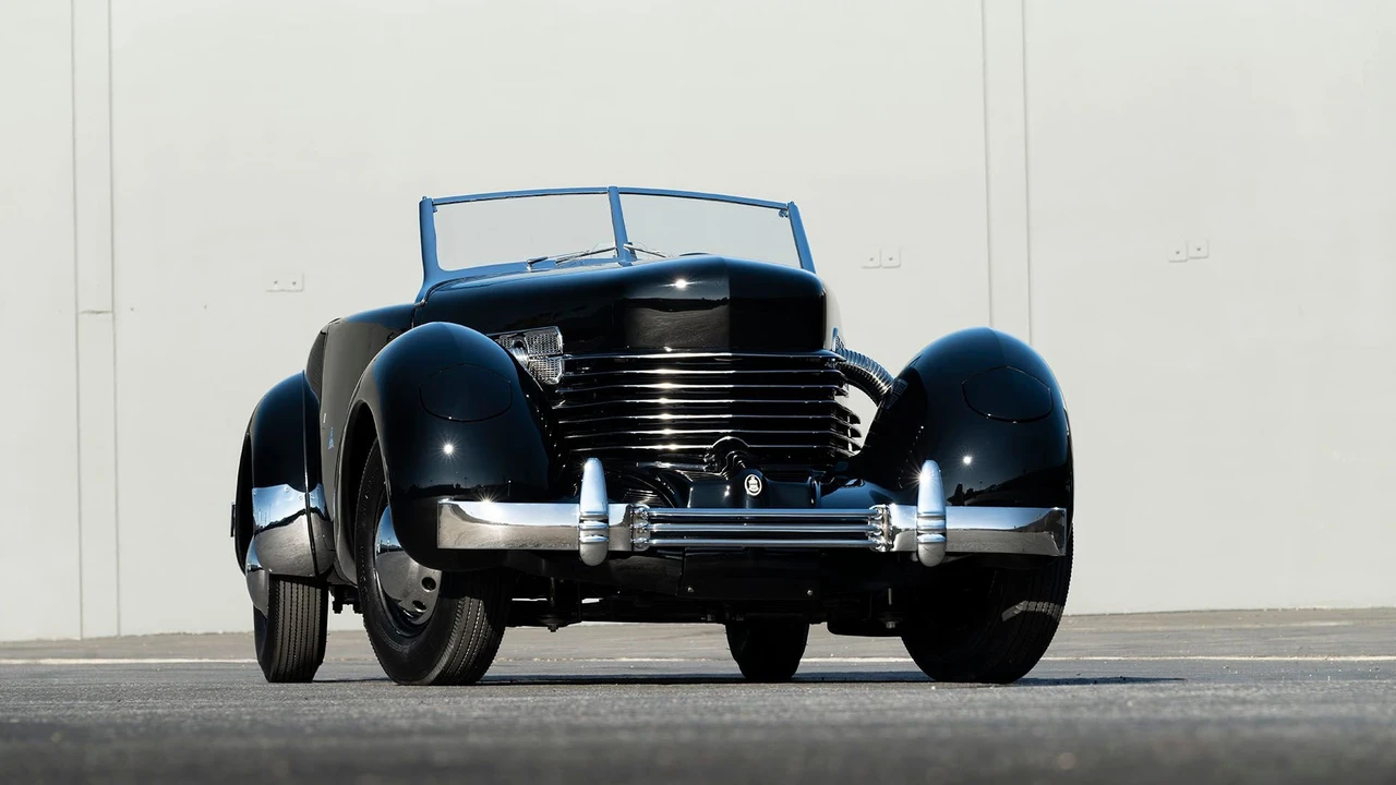 1937 Cord 810 & 812 - Image 9 of 31