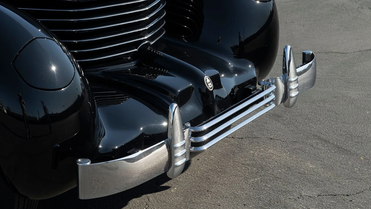 1937 Cord 810 & 812 - Image 14 of 31