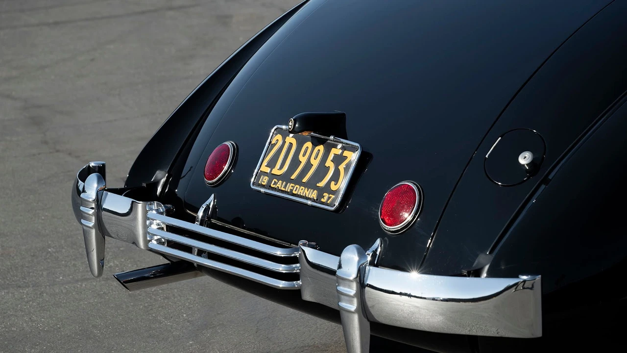 1937 Cord 810 & 812 - Image 24 of 31