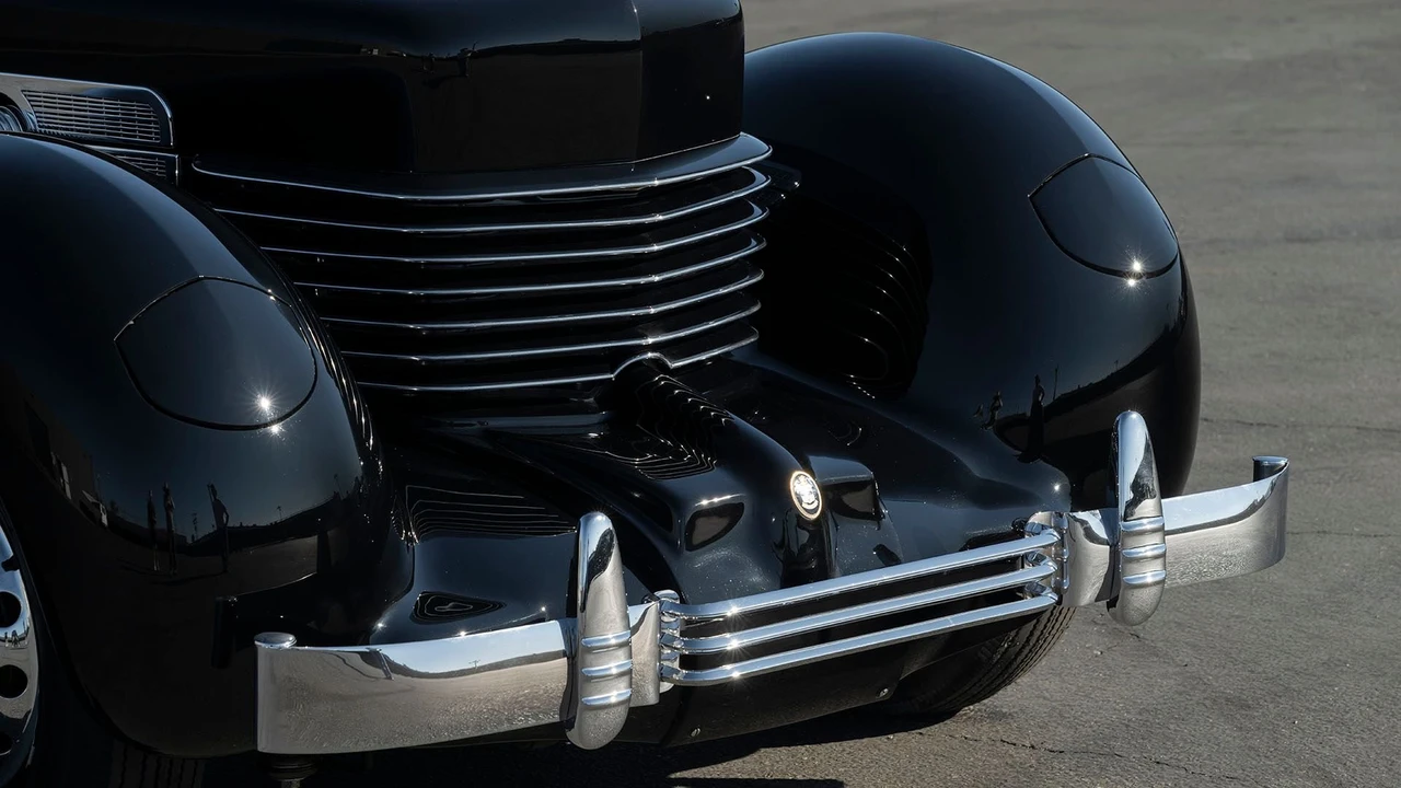 1937 Cord 810 & 812 - Image 15 of 31