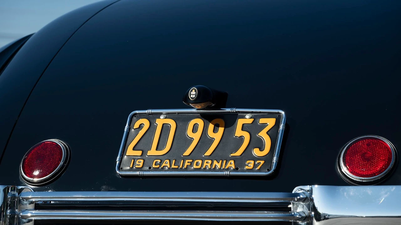 1937 Cord 810 & 812 - Image 25 of 31