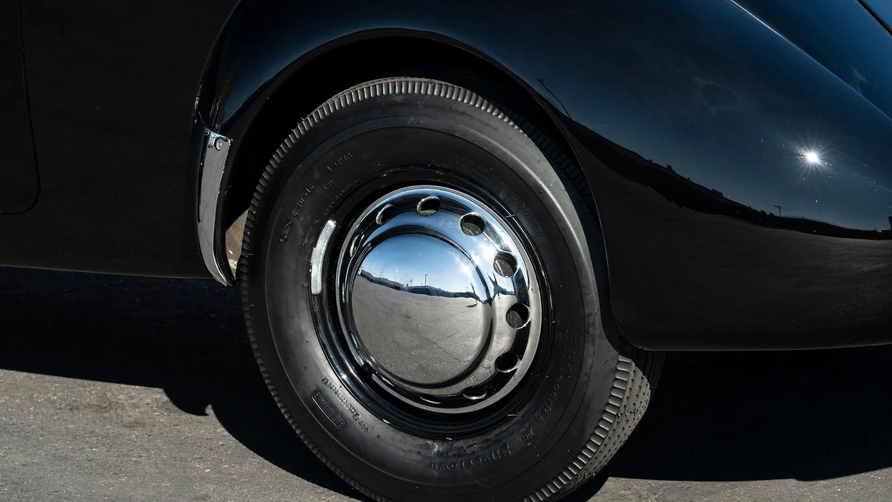 1937 Cord 810 & 812 - Image 20 of 31