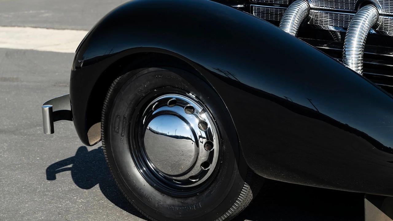 1937 Cord 810 & 812 - Image 22 of 31