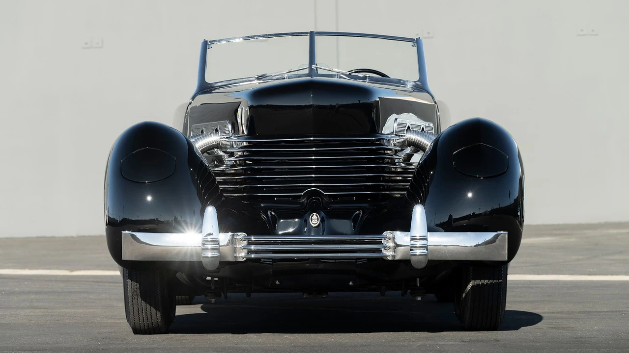 1937 Cord 810 & 812 - Image 2 of 31