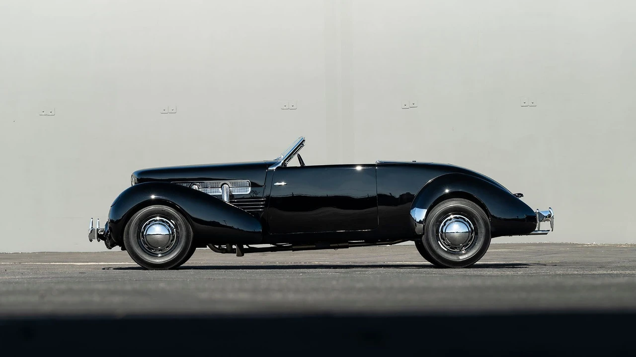 1937 Cord 810 & 812 - Image 6 of 31