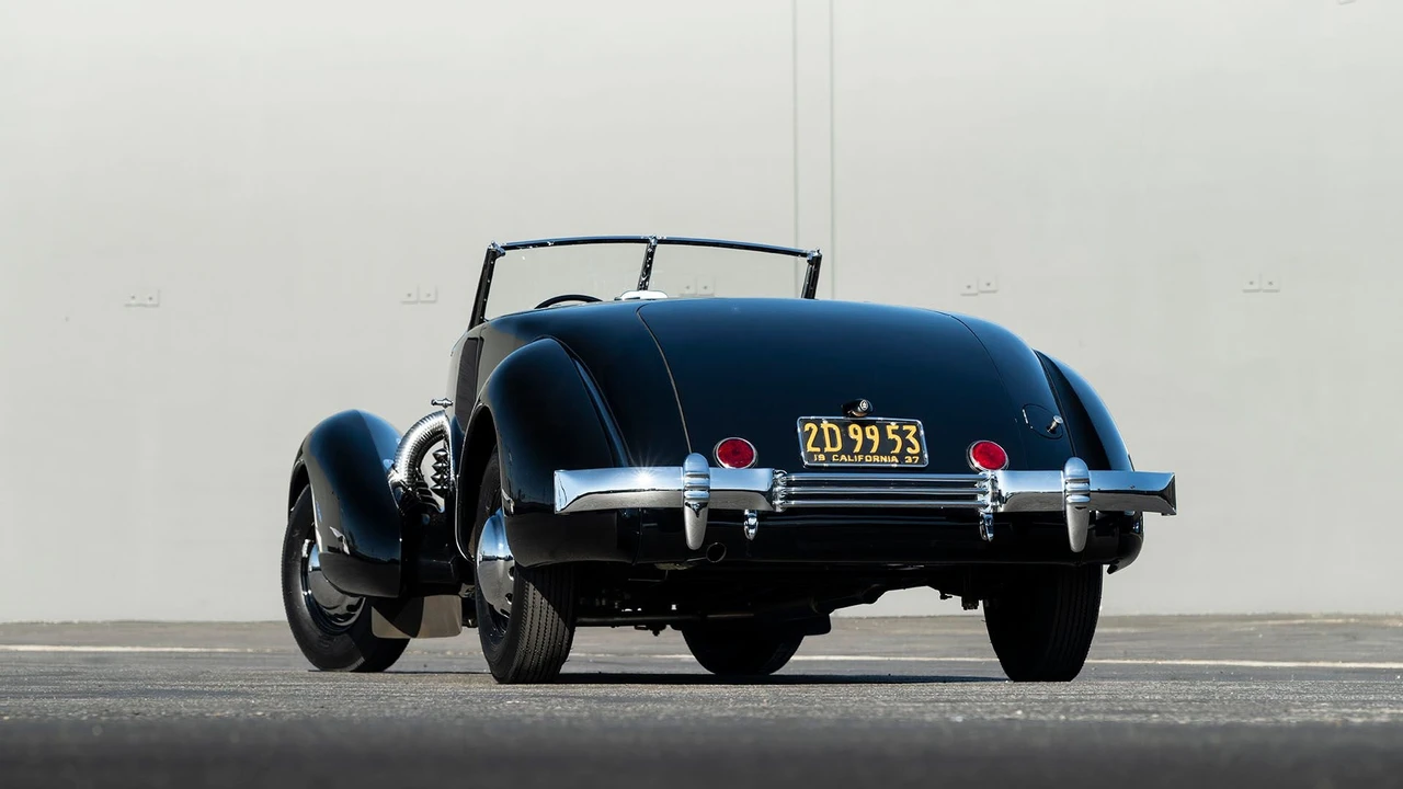 1937 Cord 810 & 812 - Image 8 of 31