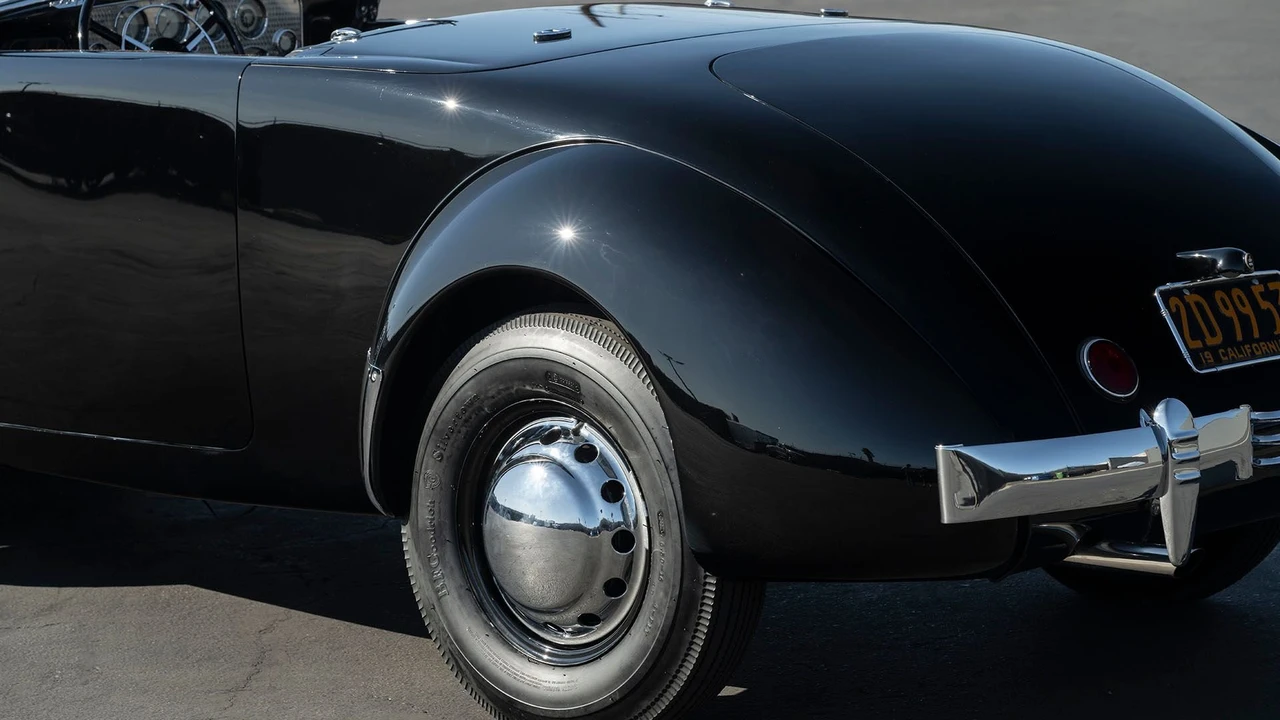 1937 Cord 810 & 812 - Image 29 of 31