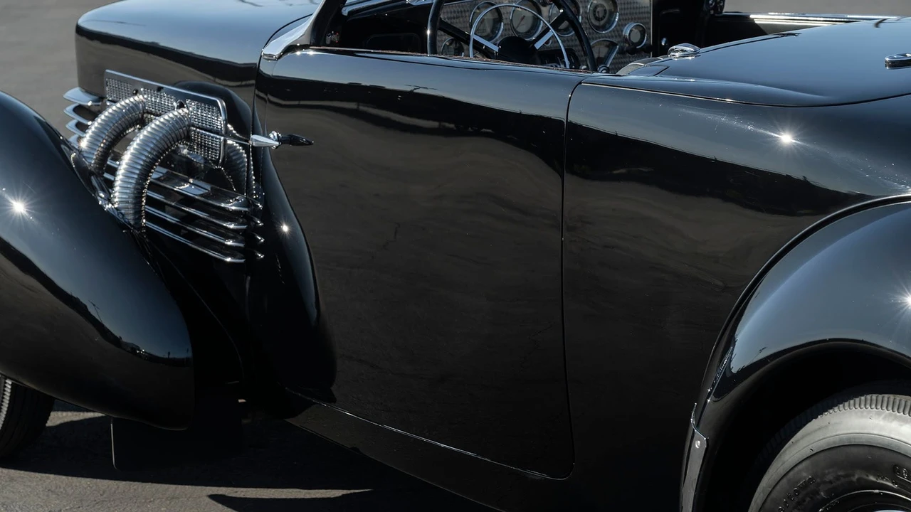 1937 Cord 810 & 812 - Image 28 of 31