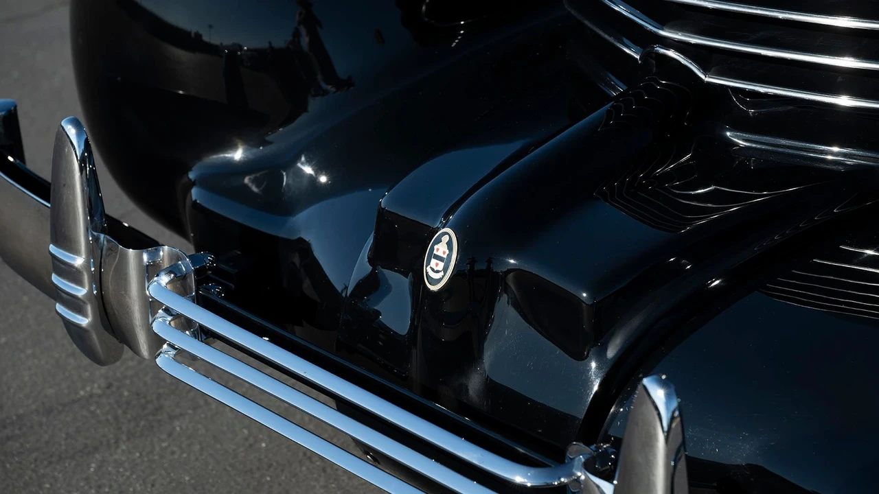 1937 Cord 810 & 812 - Image 19 of 31