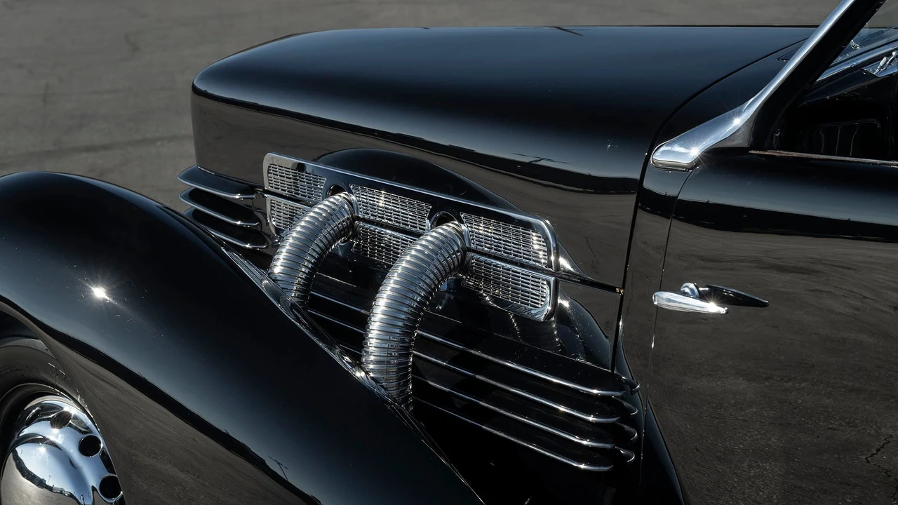 1937 Cord 810 & 812 - Image 26 of 31