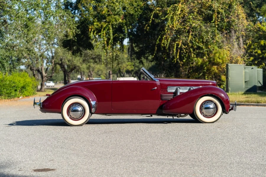 1937 Cord 810 & 812 - Image 2 of 19
