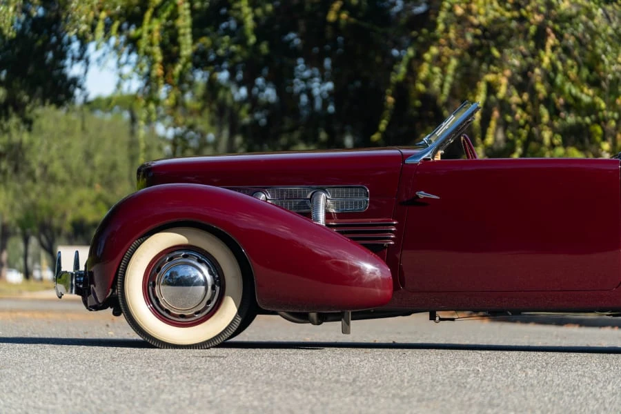 1937 Cord 810 & 812 - Image 11 of 19