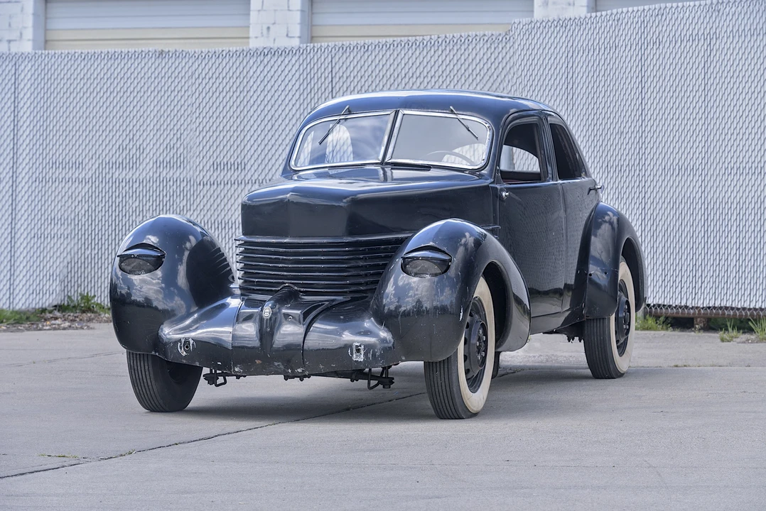 1937 Cord 810 & 812 - Image 2 of 31