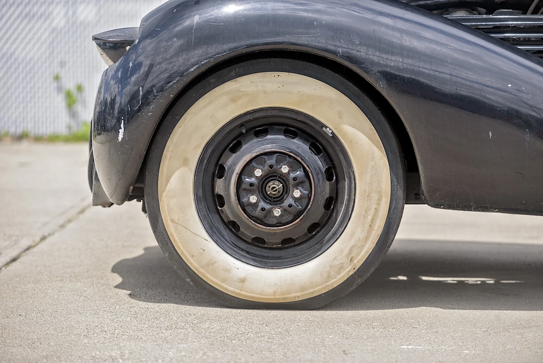 1937 Cord 810 & 812 - Image 26 of 31