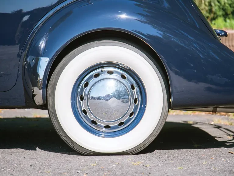 1937 Cord 810 & 812 - Image 14 of 16