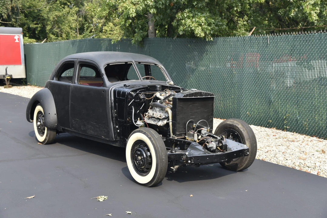 1937 Cord 810 & 812 - Image 2 of 31