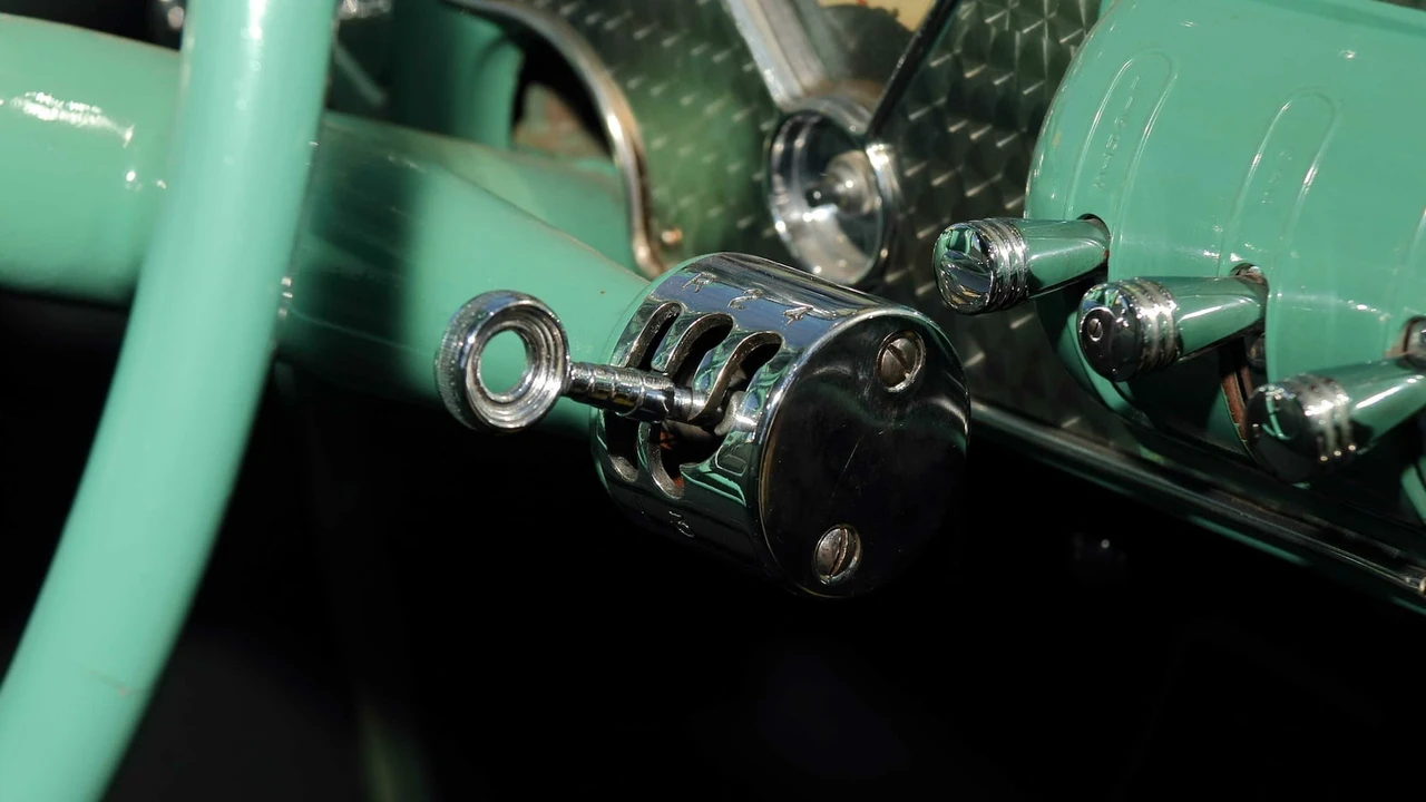 1937 Cord 810 & 812 - Image 10 of 31