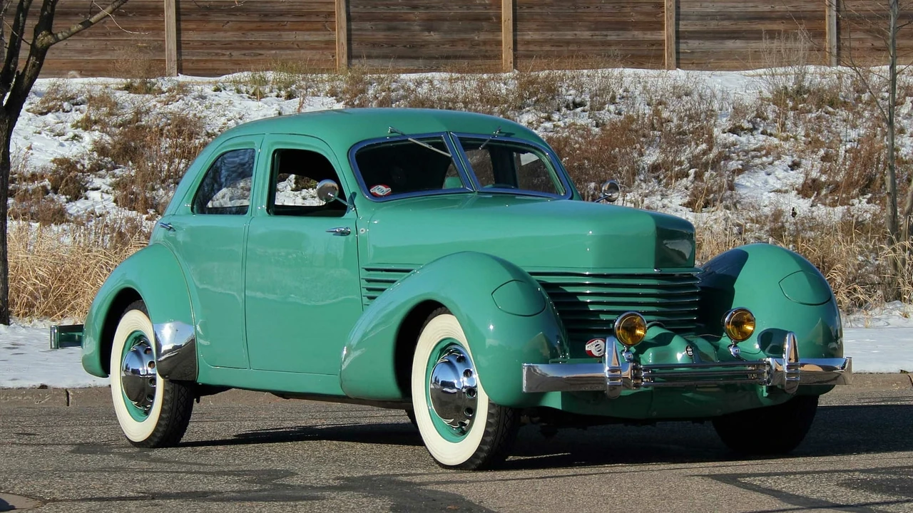 1937 Cord 810 & 812 - Image 12 of 31