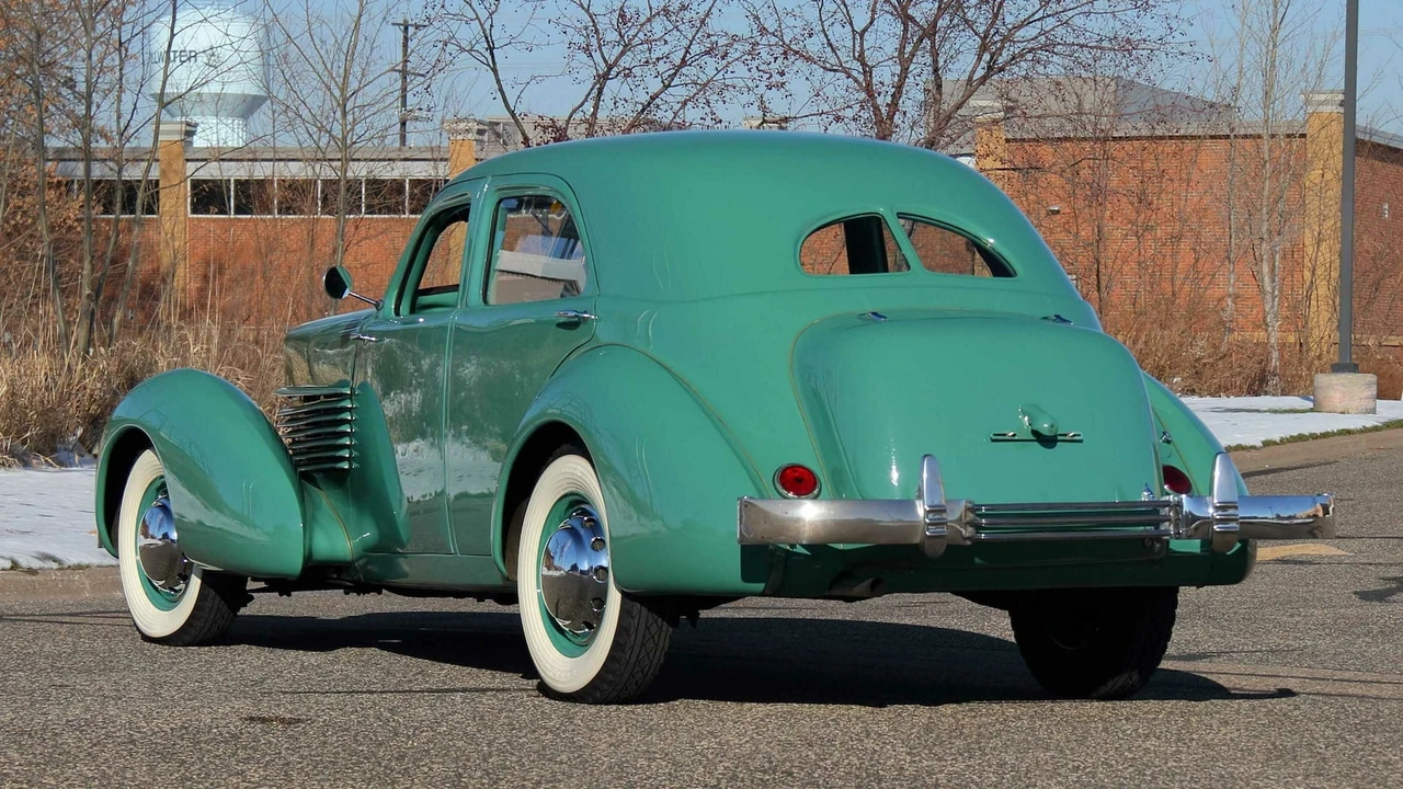 1937 Cord 810 & 812 - Image 13 of 31